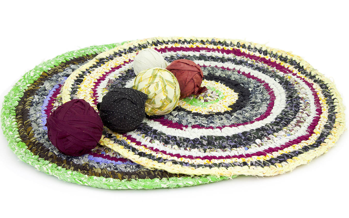 I Make Rugs How to Make a Homemade Rug from Scratch | Zameen Blog